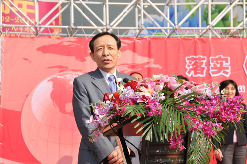 國(guó)家質(zhì)檢總局副局長(zhǎng)蒲長(zhǎng)城宣布國(guó)家質(zhì)檢總局2012年3?15國(guó)際消費(fèi)者權(quán)益日現(xiàn)場(chǎng)咨詢服務(wù)活動(dòng)開始。